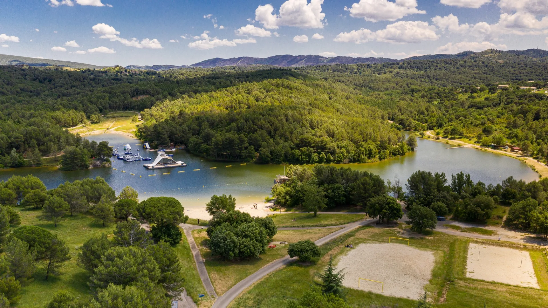 Vue aérienne du lac de la Cavayère - Carcassonne