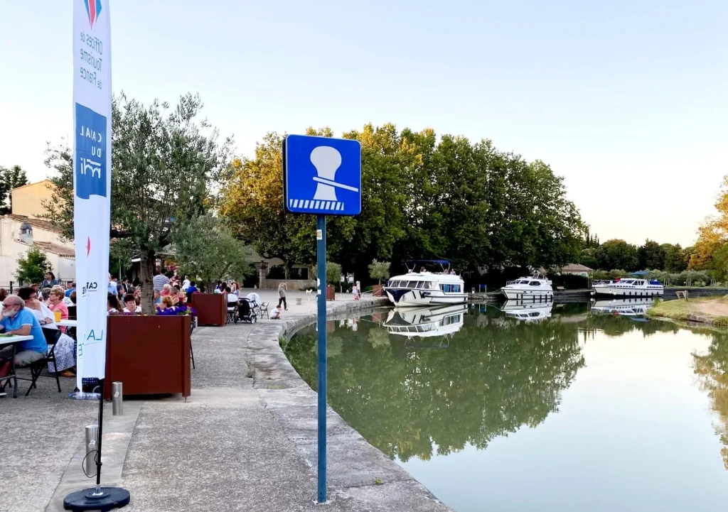 La redorte, halte canal du midi , amarrage de bateaux