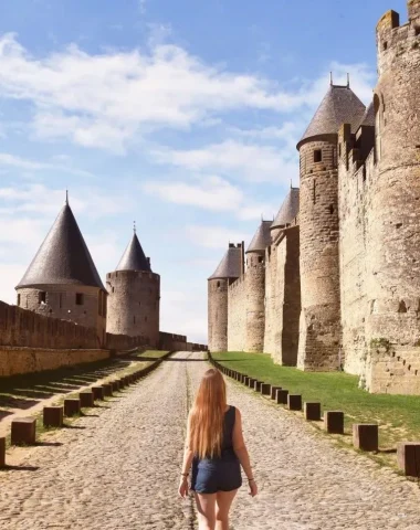 Circuit dans la cité de Carcassonne, entre les deux murailles