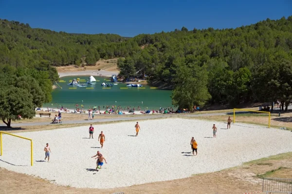 Terrains de beach volley au lac de la Cavayère