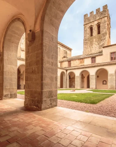 Cloitre de l'abbaye de caunes minervis