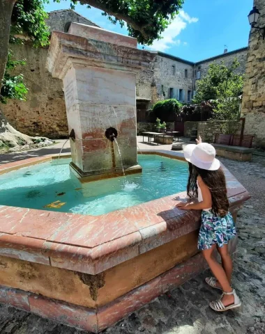 fontaine place de la république Caunes