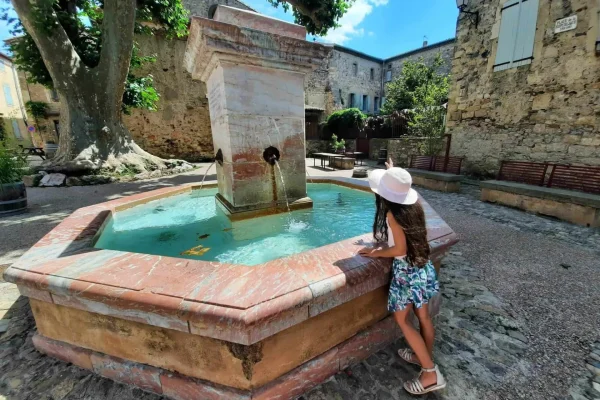 fontaine place de la république Caunes