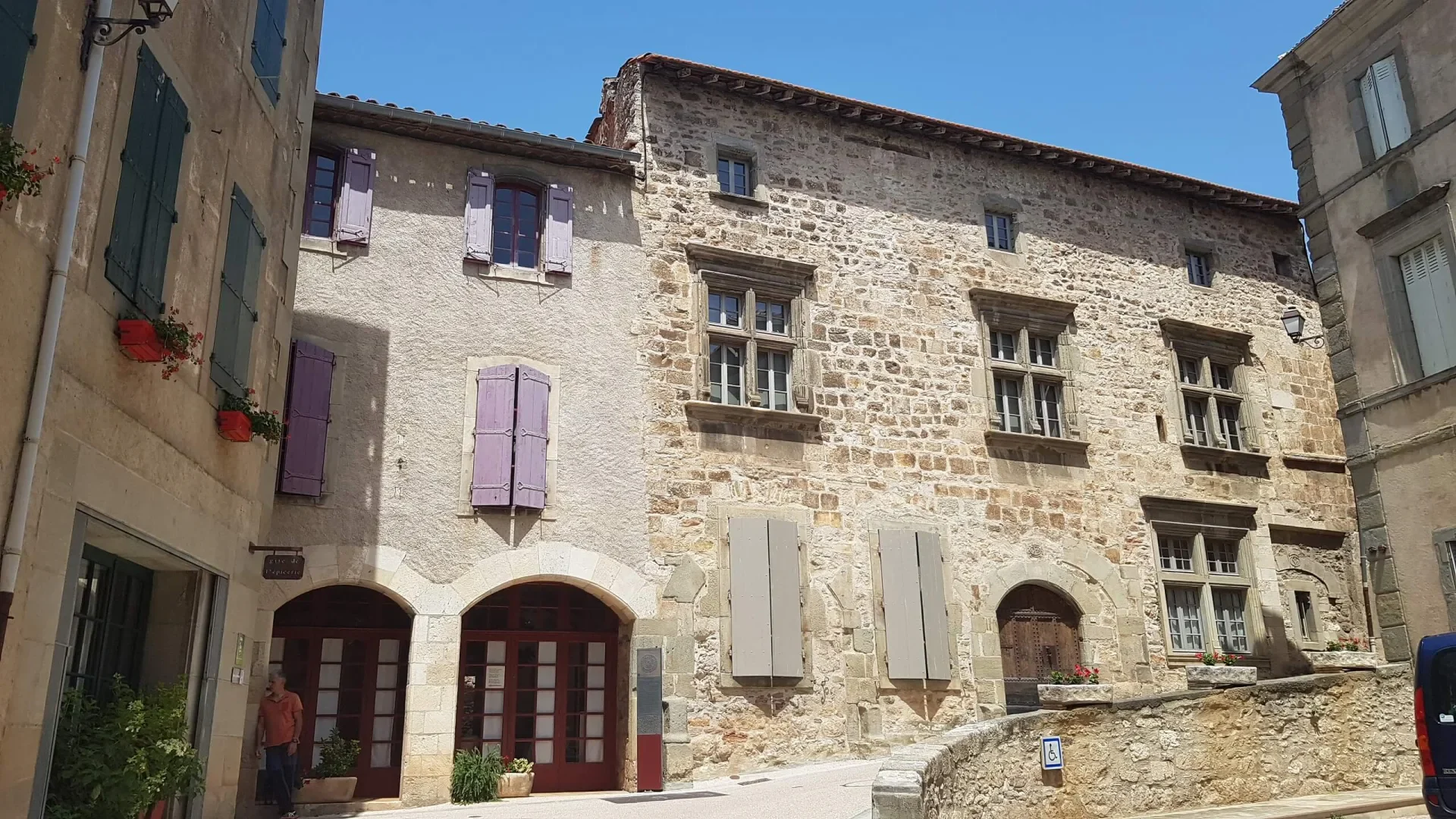 Ruelles village caunes minervois