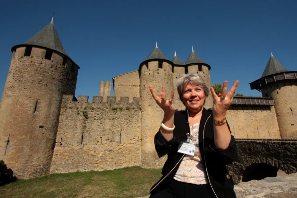 langue-des-signes-visite-cite-carcassonne-chateau