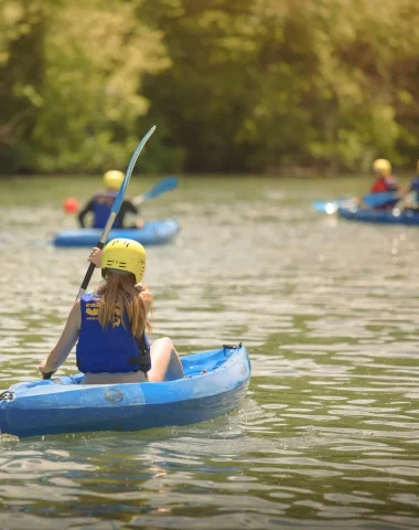 canoe sur l'aude à puicheric avec la base nautique Eaurzion